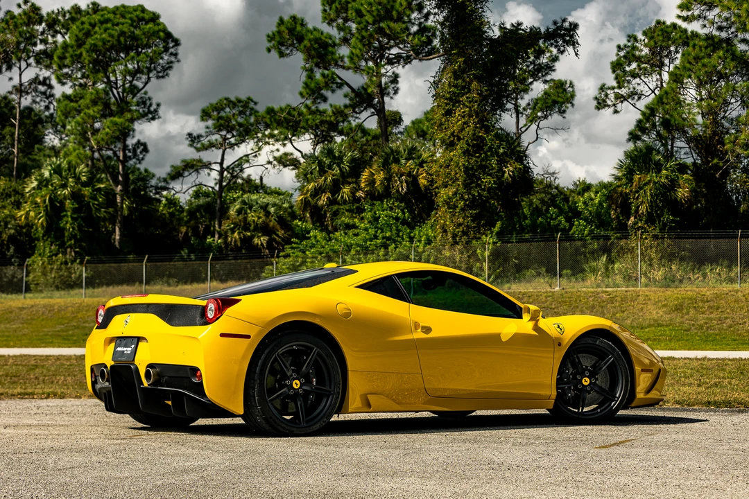 2015 Ferrari 458 Speciale - Image 27 of 31