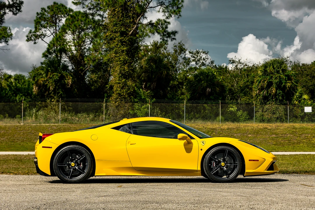 2015 Ferrari 458 Speciale - Image 28 of 31
