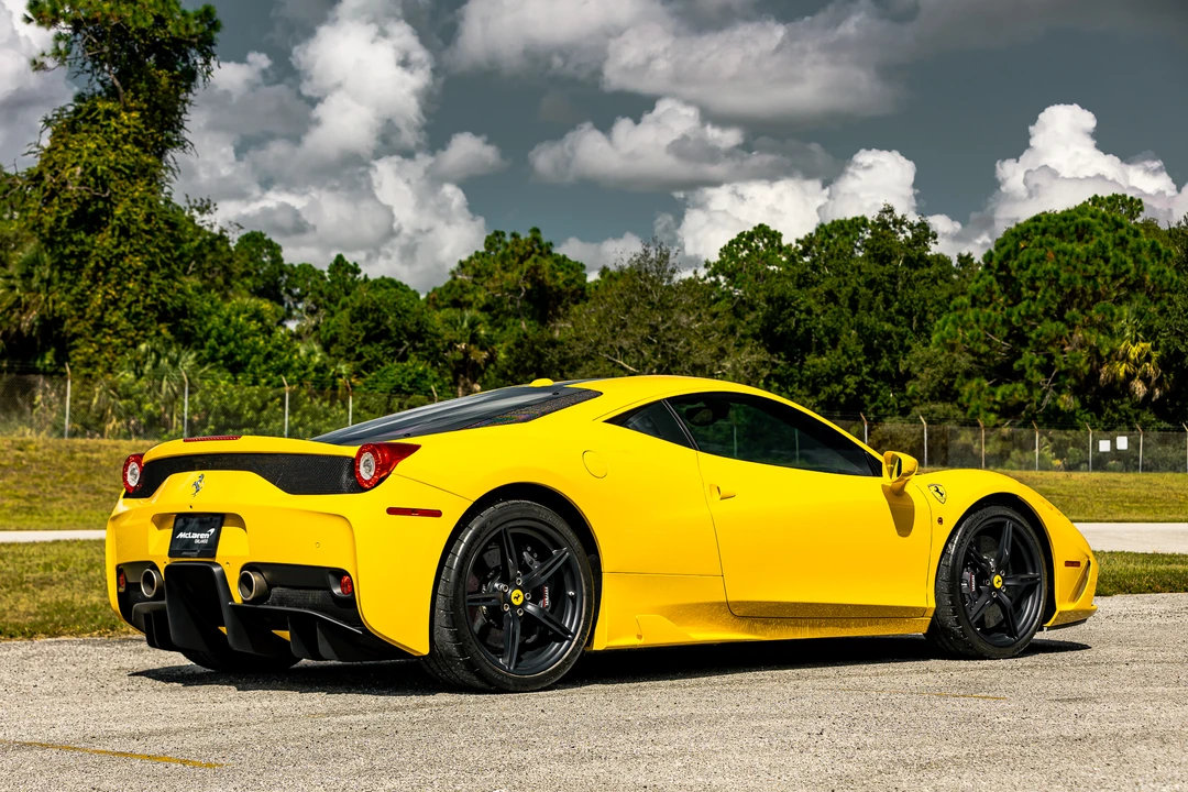 2015 Ferrari 458 Speciale - Image 25 of 31