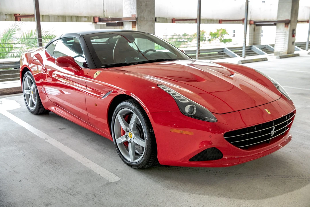 2016 Ferrari California T - Image 6 of 31