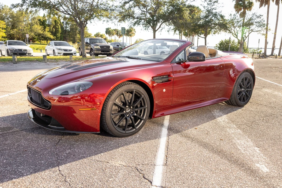 2017 Aston Martin V12 Vantage (2010-2018) - Image 1 of 31