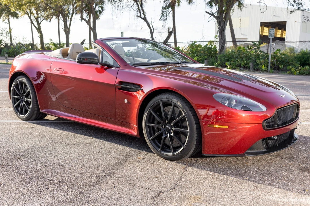 2017 Aston Martin V12 Vantage (2010-2018) - Image 6 of 31