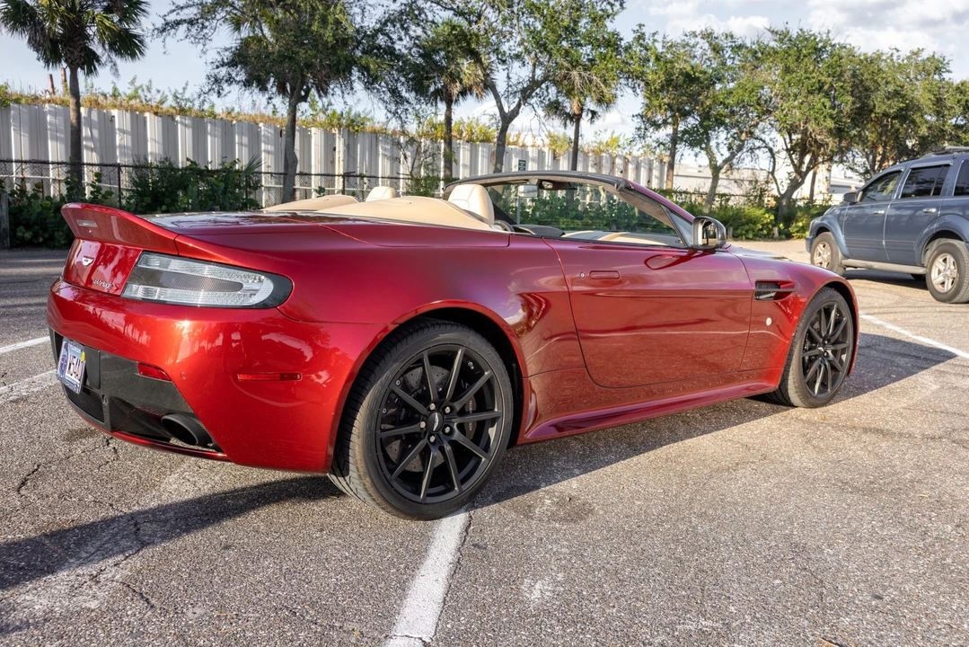 2017 Aston Martin V12 Vantage (2010-2018) - Image 4 of 31