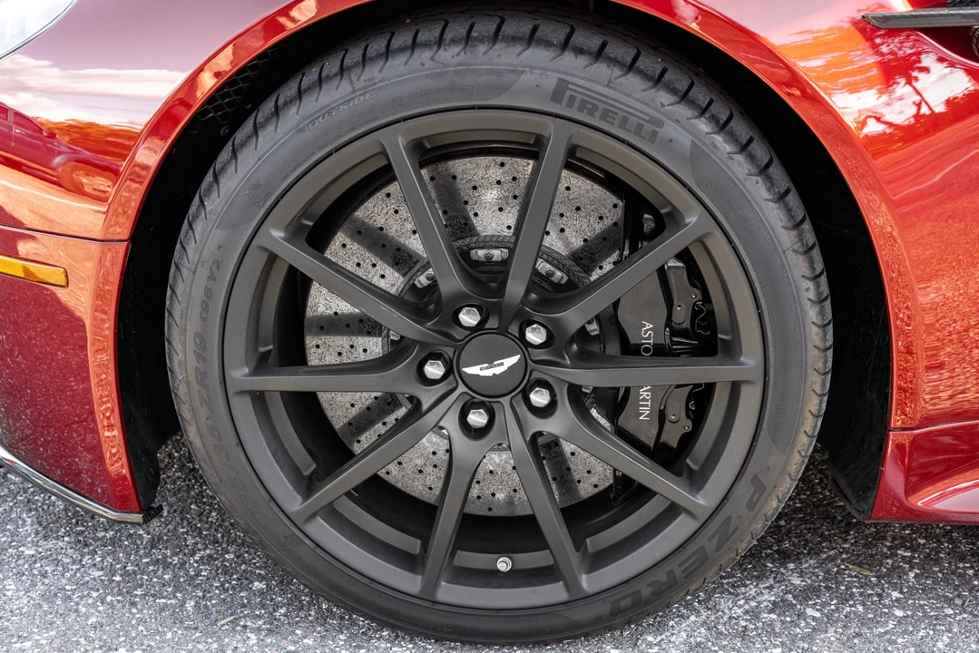 2017 Aston Martin V12 Vantage (2010-2018) - Image 31 of 31