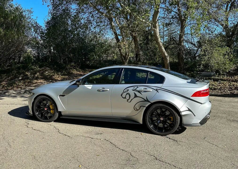 2019 Jaguar XE - Image 5 of 6