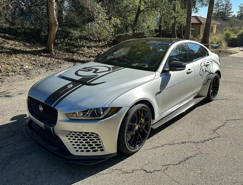 2019 Jaguar XE - Image 4 of 6