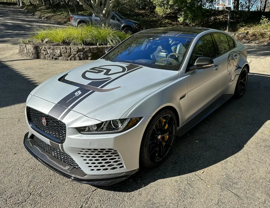 2019 Jaguar XE - Image 3 of 6