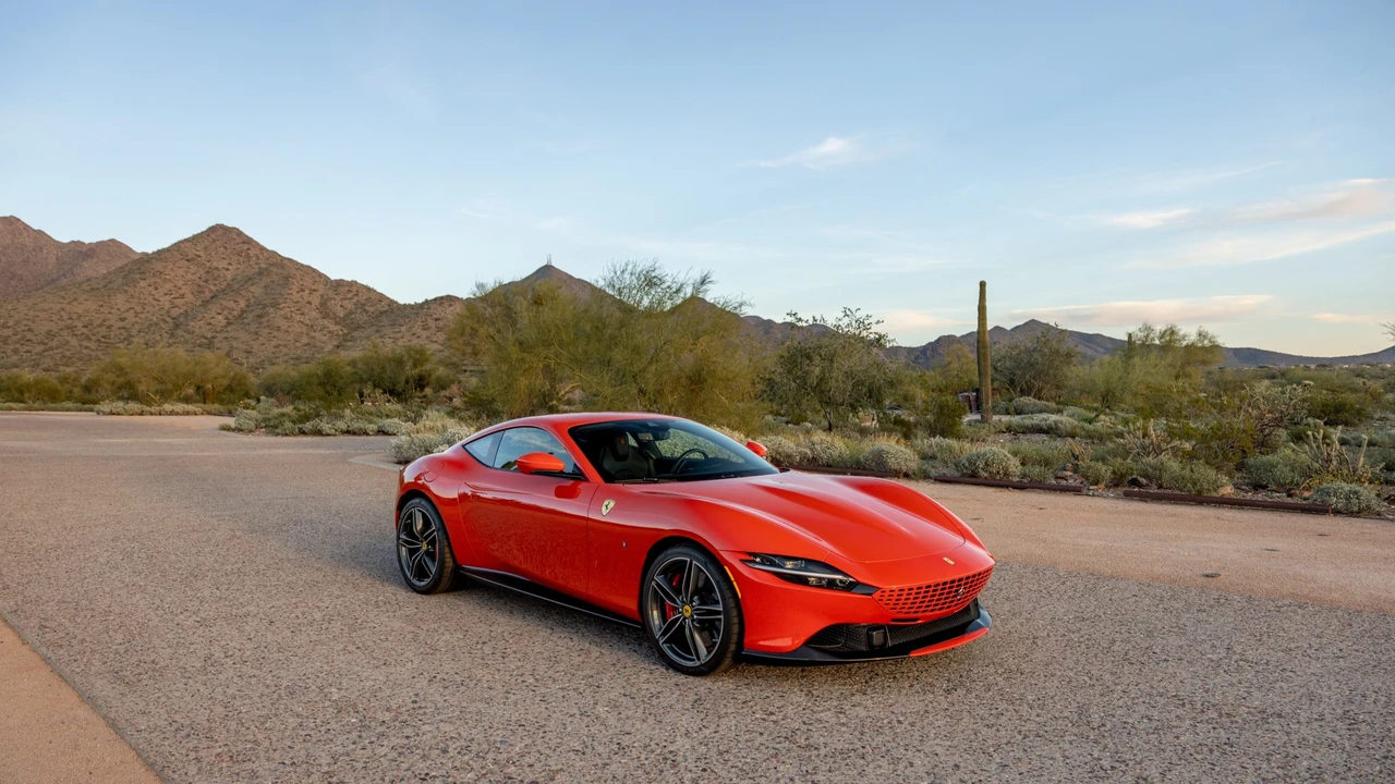 2022 Ferrari Roma - Image 16 of 31