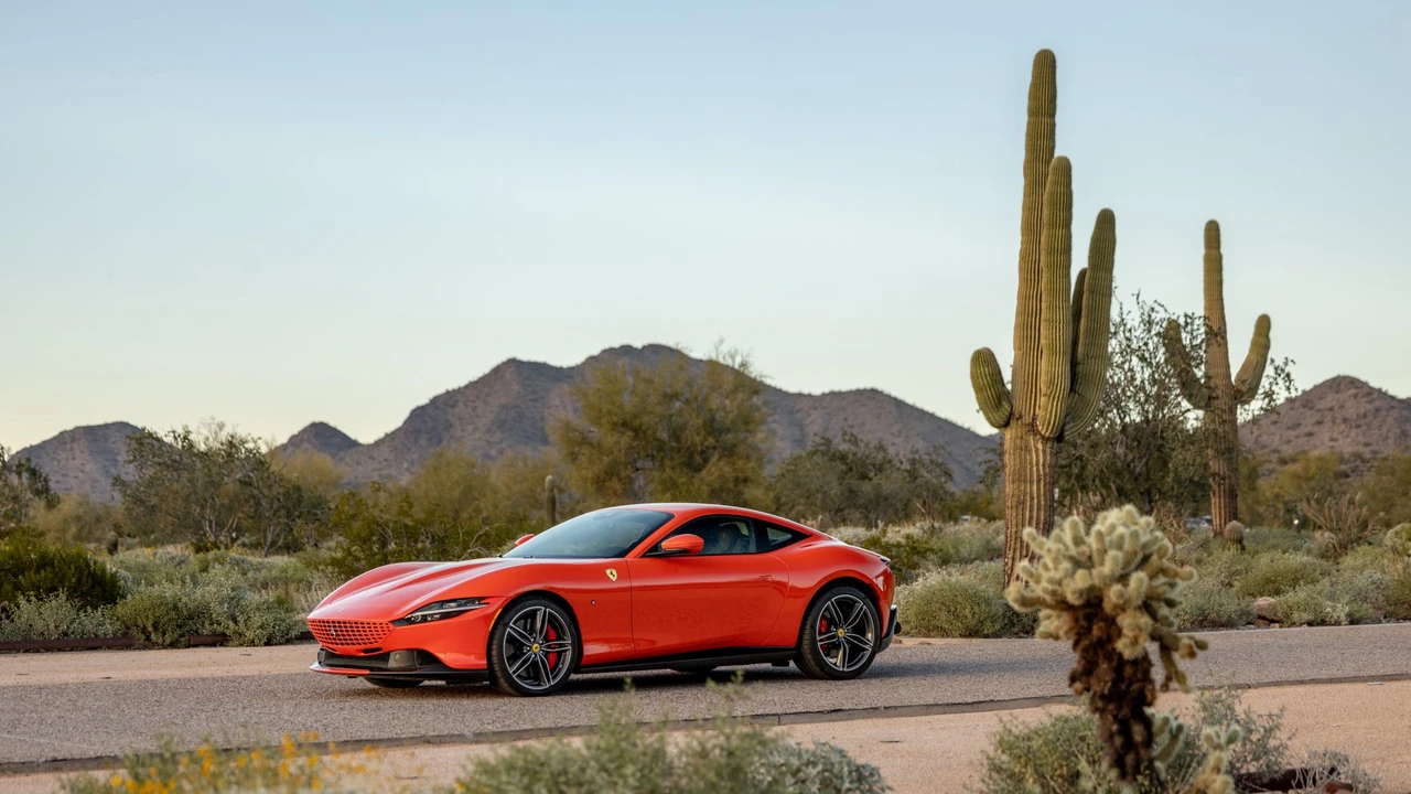 2022 Ferrari Roma - Image 2 of 31