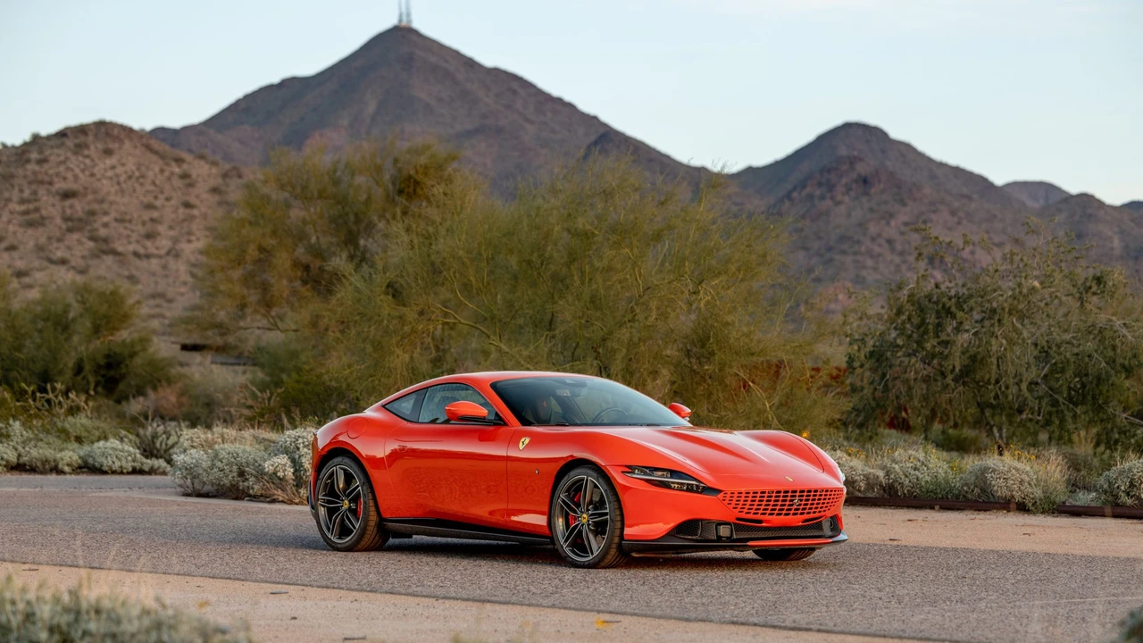 2022 Ferrari Roma - Image 17 of 31