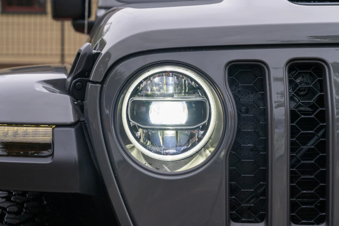 2022 Jeep JL Wrangler - Image 18 of 31