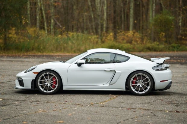 2022 Porsche 718 Cayman GT4 - Image 3 of 8