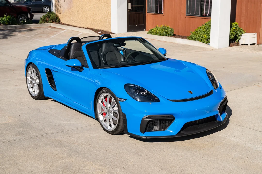 2023 Porsche - Image 2 of 31