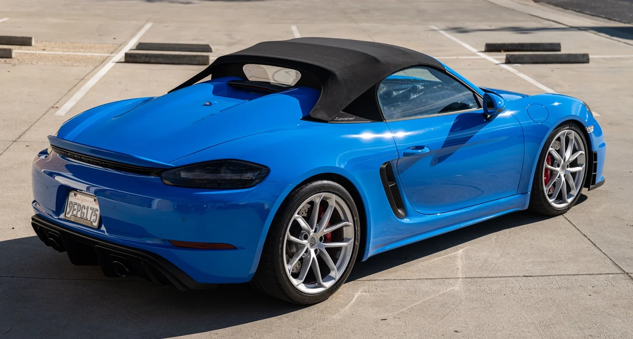 2023 Porsche - Image 18 of 31