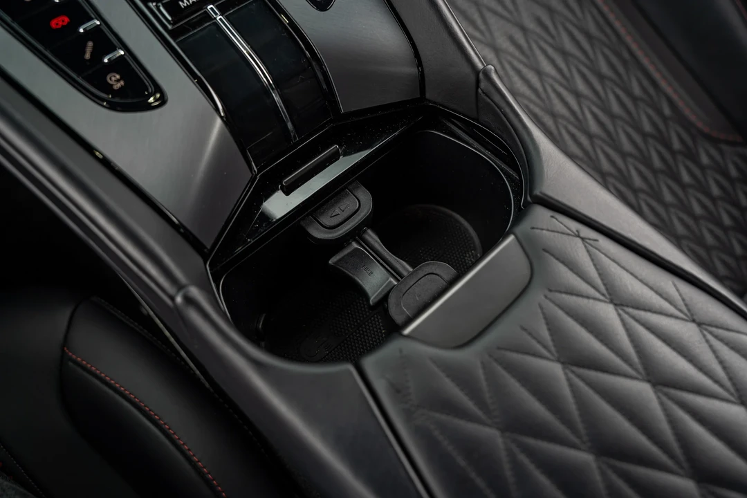 2024 Aston Martin DB12 - Image 27 of 31