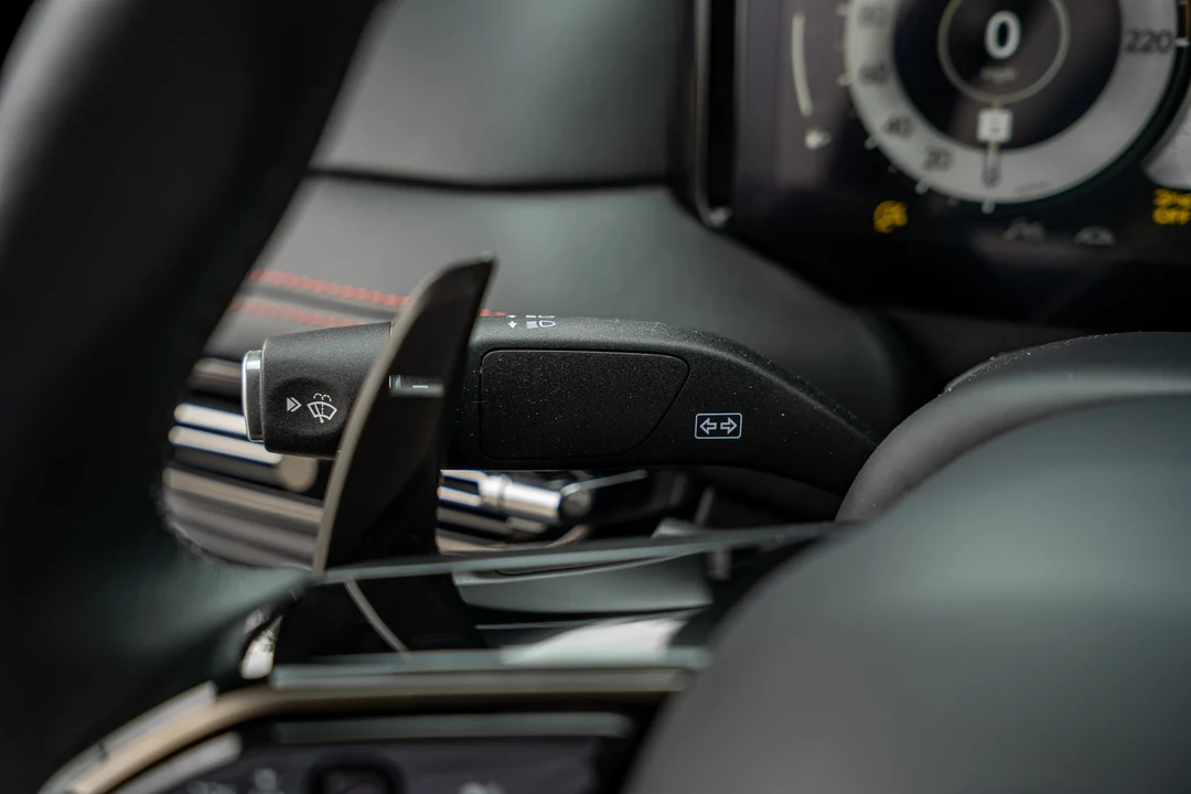 2024 Aston Martin DB12 - Image 25 of 31
