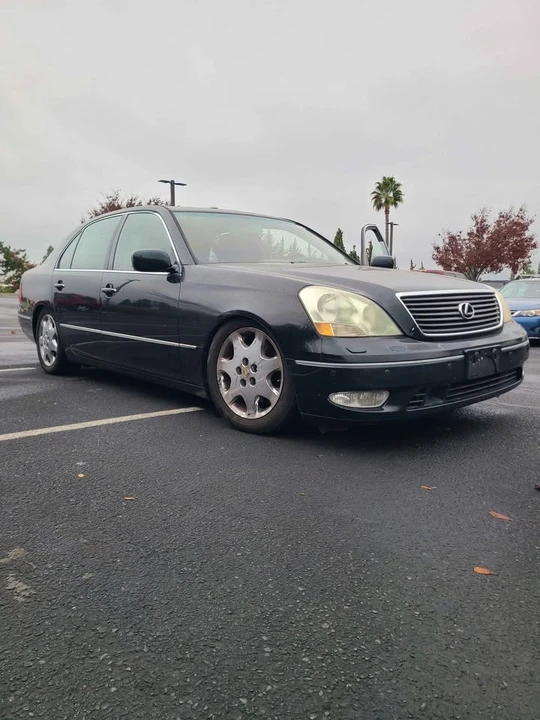 2001 Lexus LS 3rd Gen - Image 3 of 8