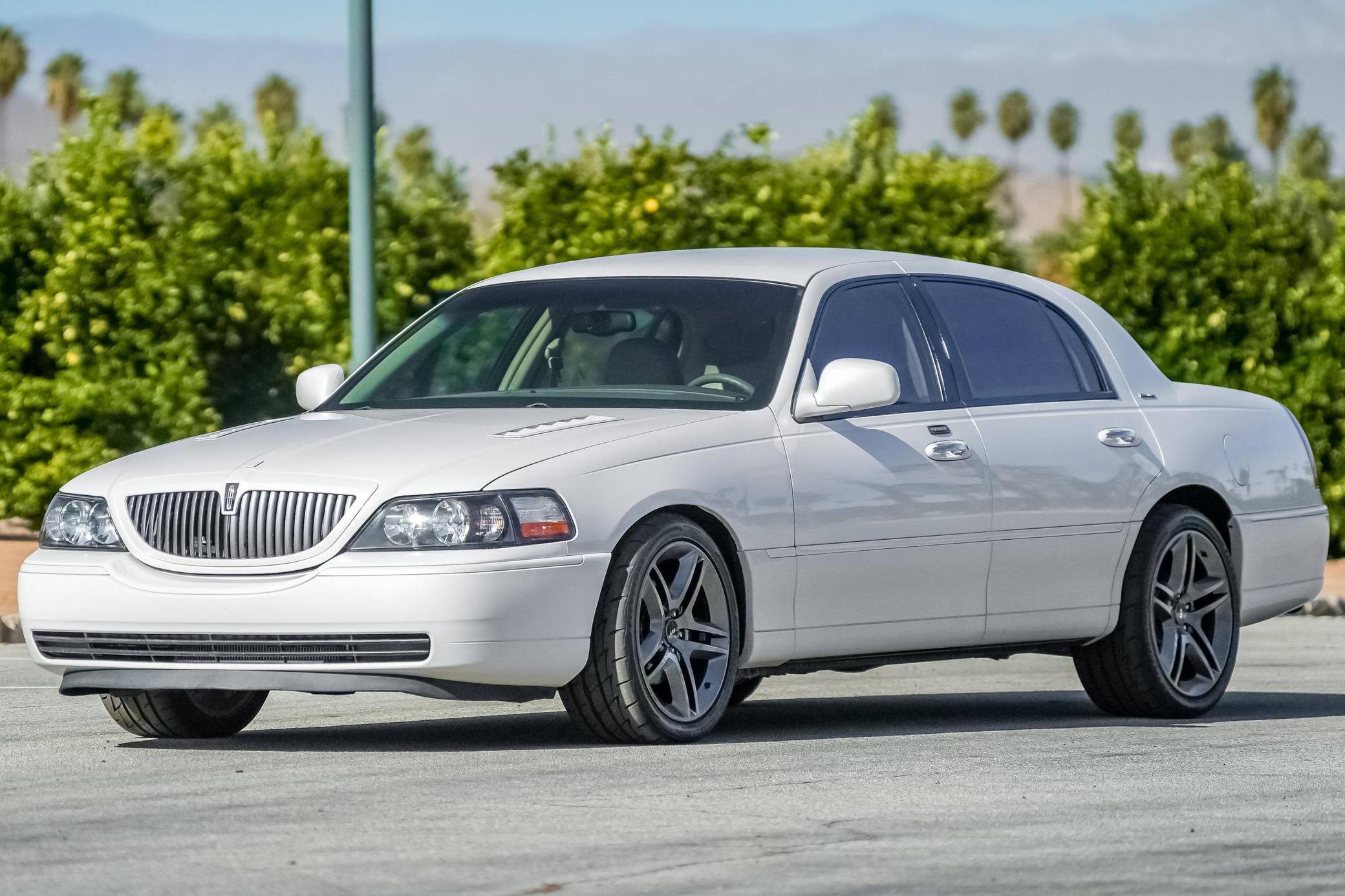 2003 Lincoln Town Car Executive