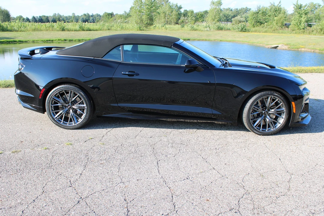 2023 Chevrolet Camaro ZL1 6th Gen - Image 14 of 31