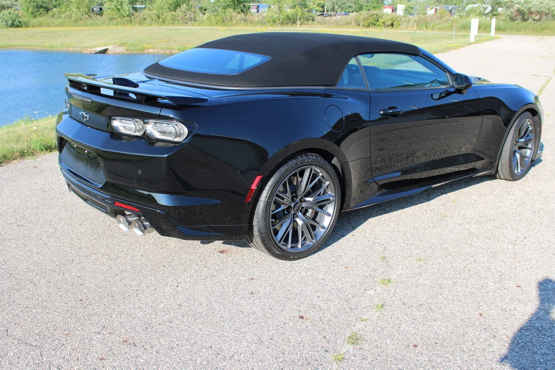 2023 Chevrolet Camaro ZL1 6th Gen - Image 15 of 31
