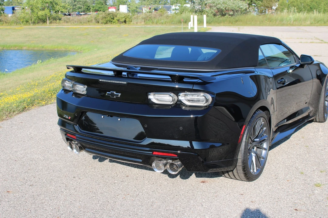 2023 Chevrolet Camaro ZL1 6th Gen - Image 16 of 31