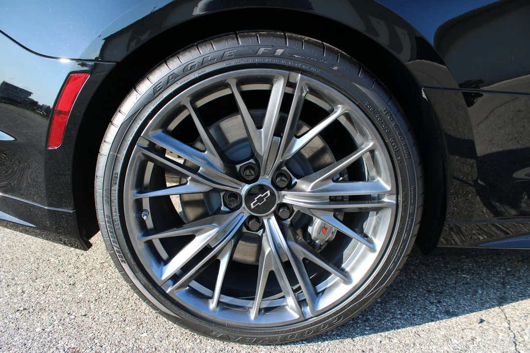 2023 Chevrolet Camaro ZL1 6th Gen - Image 28 of 31