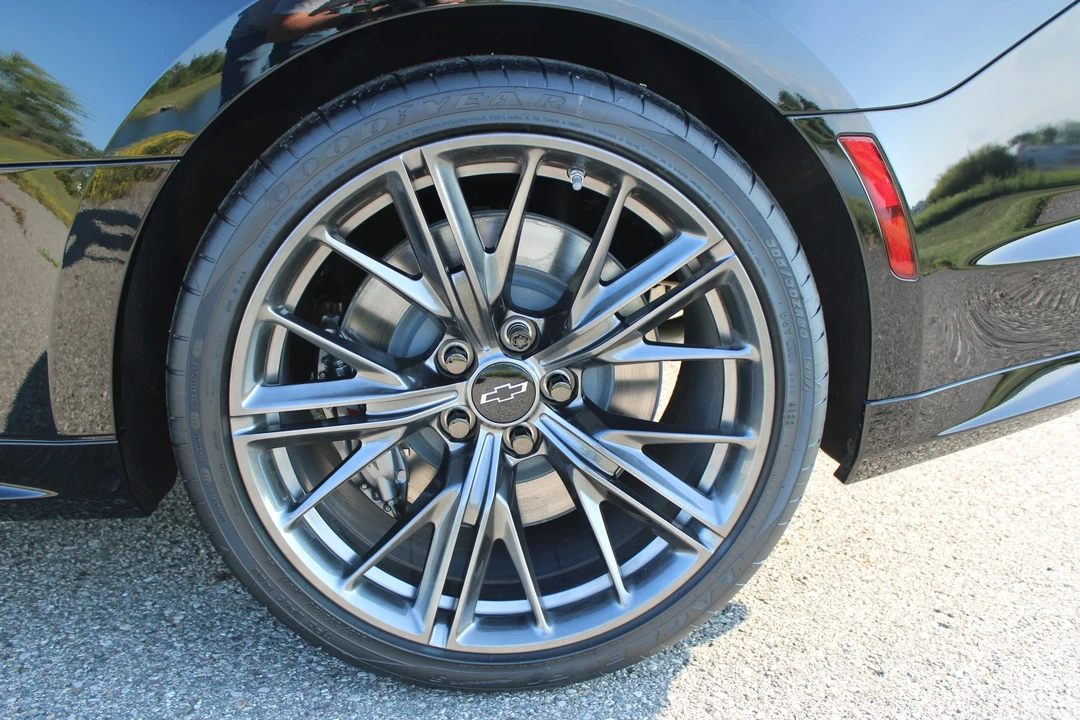 2023 Chevrolet Camaro ZL1 6th Gen - Image 29 of 31