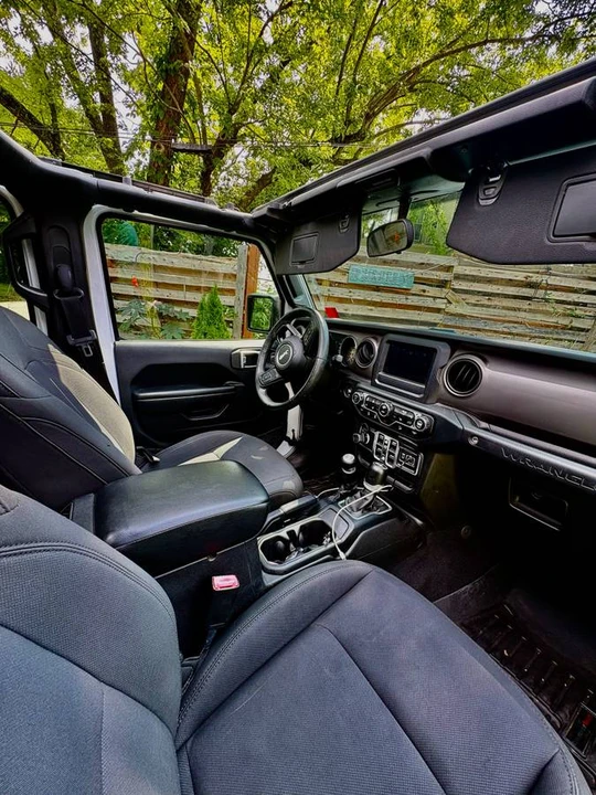2018 Jeep JL Wrangler - Image 3 of 3