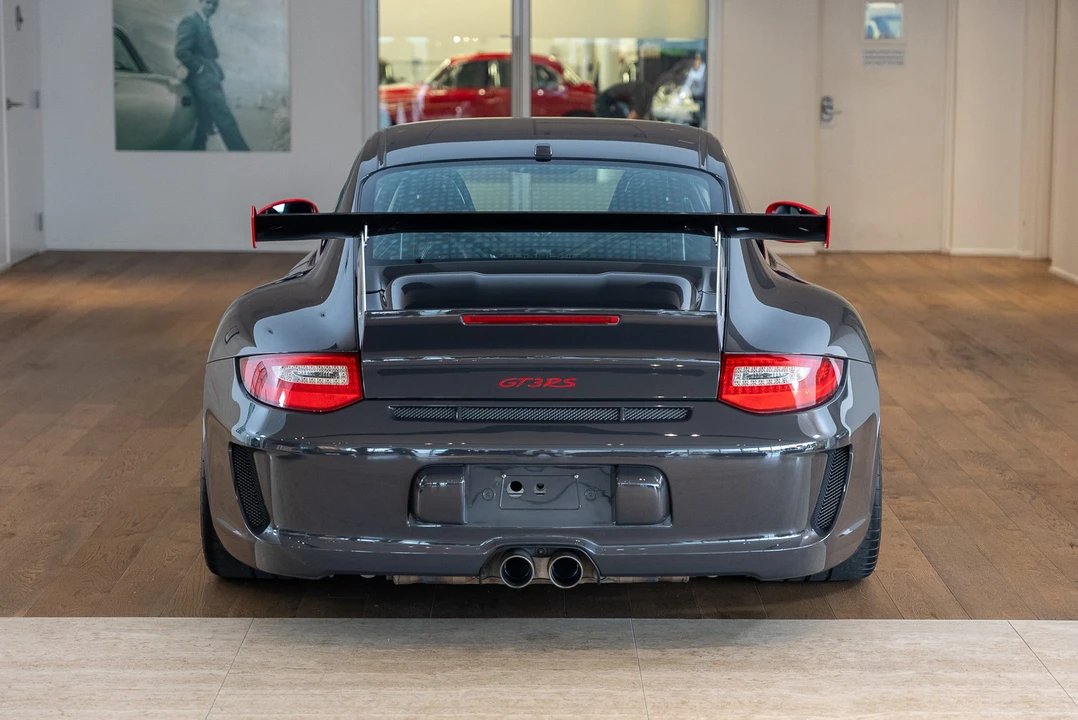 2010 Porsche 997 GT3 RS - Image 25 of 31