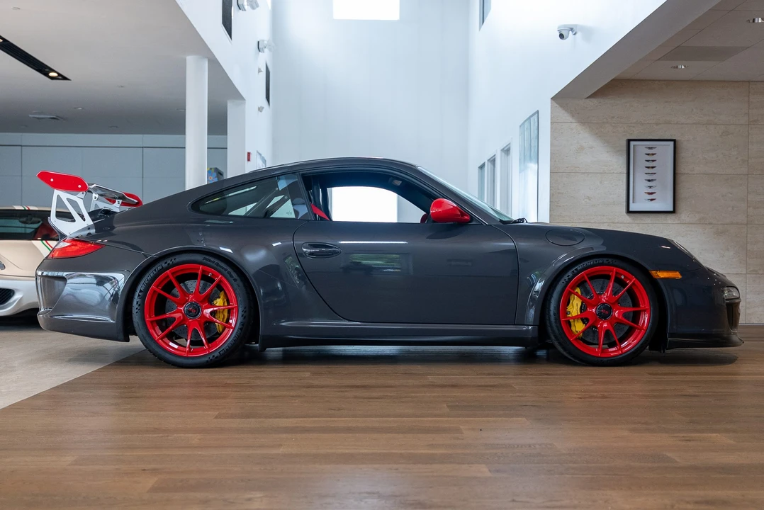 2010 Porsche 997 GT3 RS - Image 28 of 31