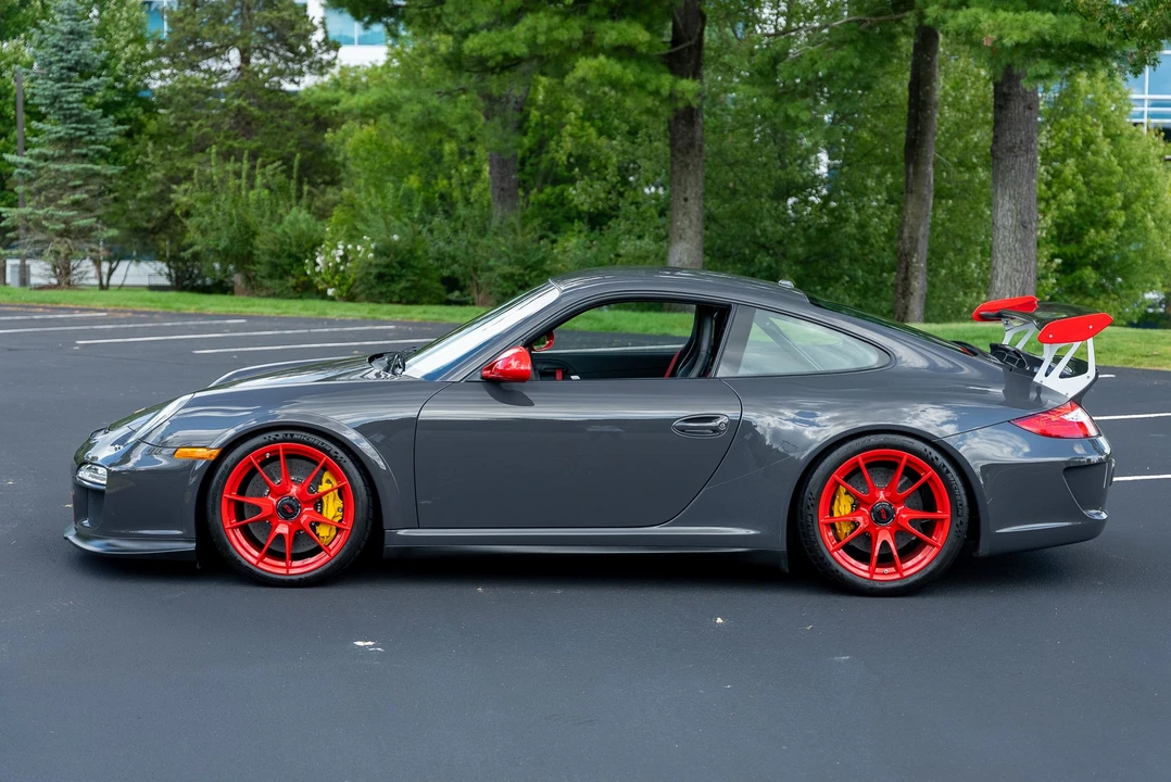 2010 Porsche 997 GT3 RS - Image 5 of 31