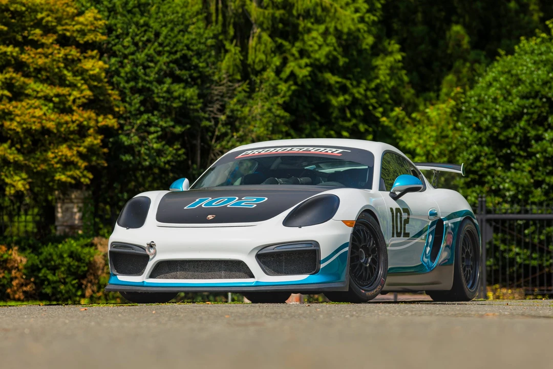 2016 Porsche 981 Cayman GT4 - Image 2 of 31