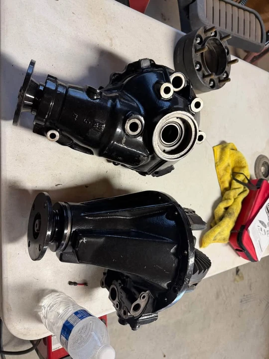 Parts & Memorabilia Gearboxes - Image 2 of 2