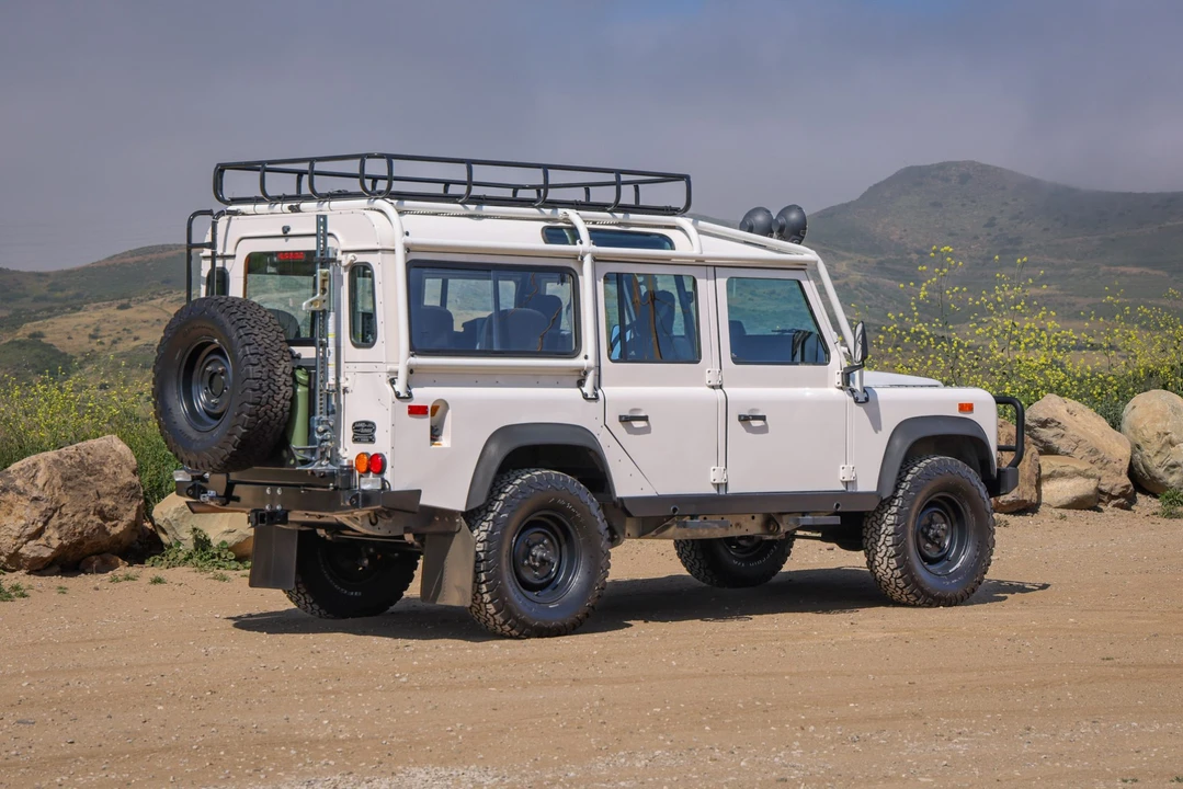 1993 Land Rover Defender 110 - Image 9 of 31