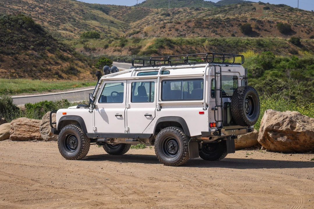 1993 Land Rover Defender 110 - Image 17 of 31