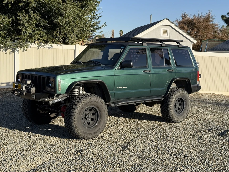 2000 Jeep XJ Cherokee - Image 2 of 31