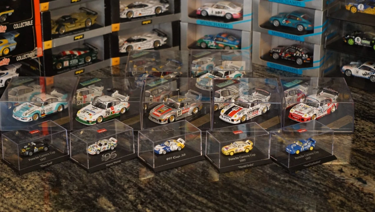 Parts & Memorabilia Scale Models - Image 2 of 3