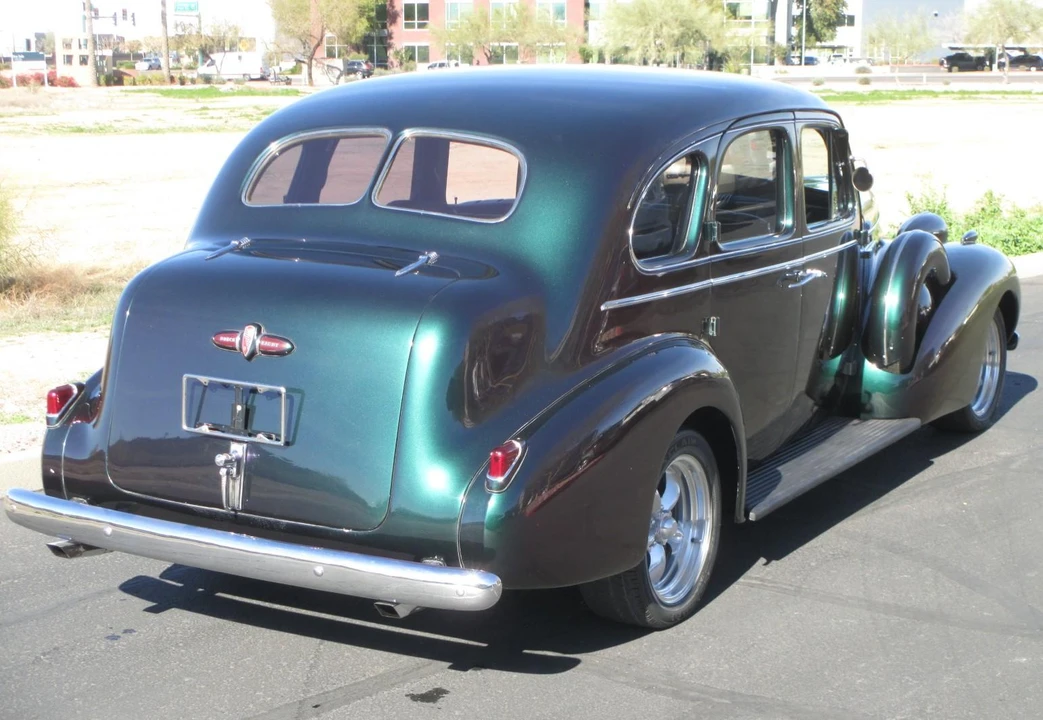 1939 Buick Roadmaster - Image 13 of 31
