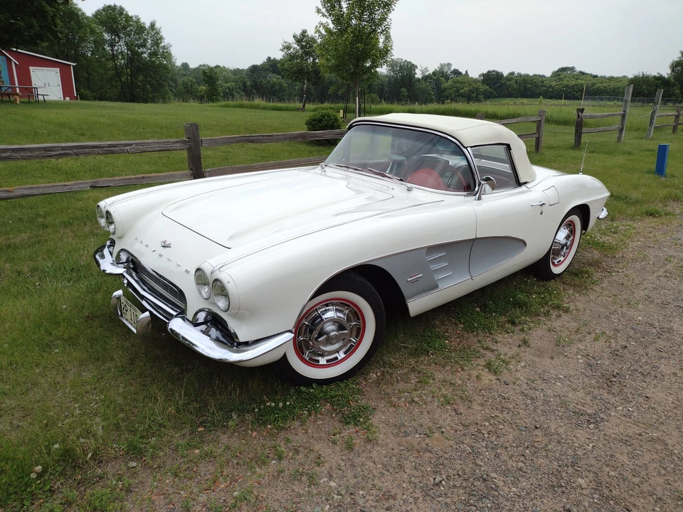 1961 Chevrolet Corvette C1 - Image 15 of 31