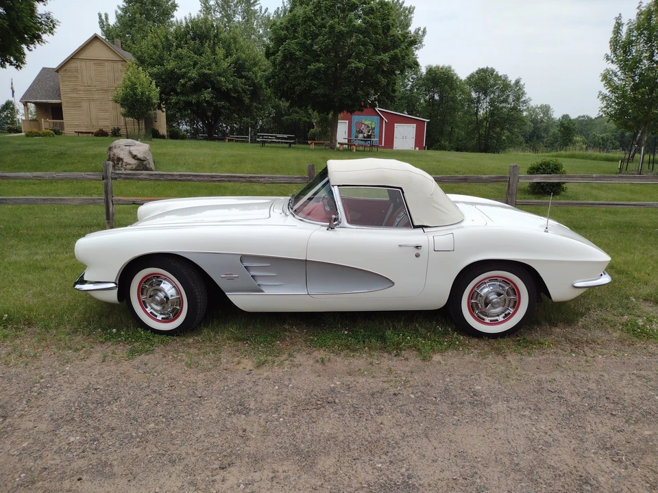 1961 Chevrolet Corvette C1 - Image 16 of 31