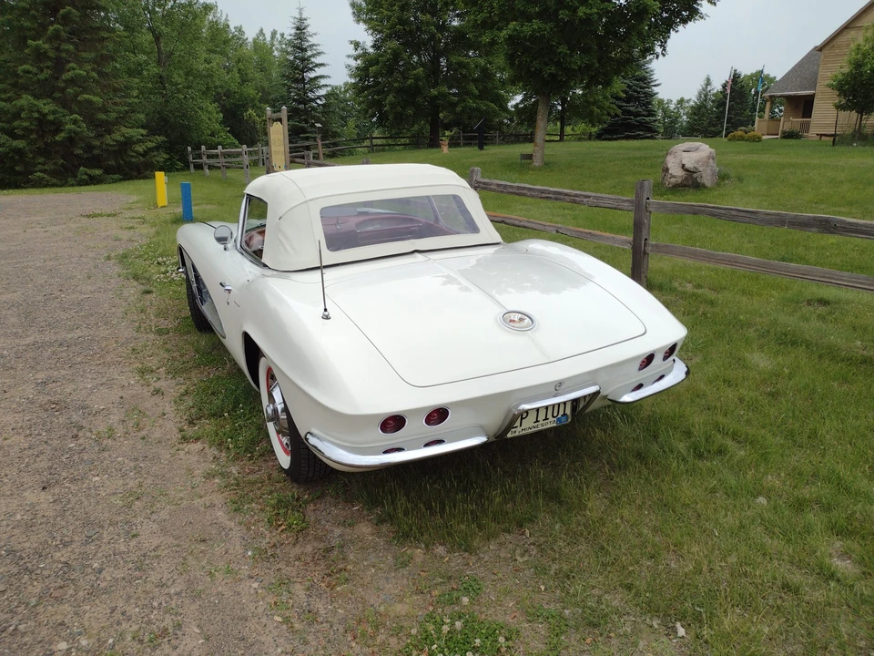 1961 Chevrolet Corvette C1 - Image 17 of 31