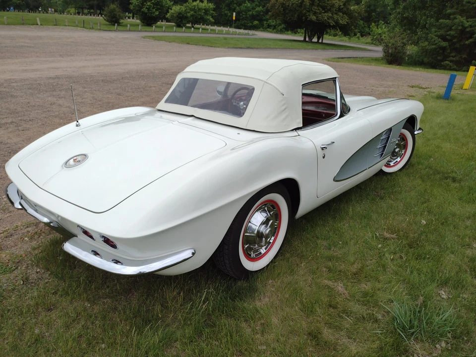 1961 Chevrolet Corvette C1 - Image 19 of 31