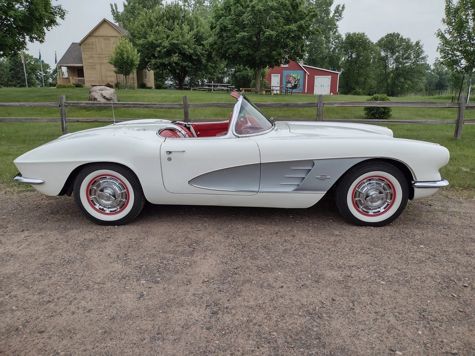 1961 Chevrolet Corvette C1 - Image 11 of 31