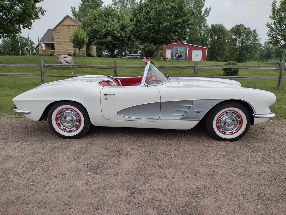 1961 Chevrolet Corvette C1 - Image 10 of 31