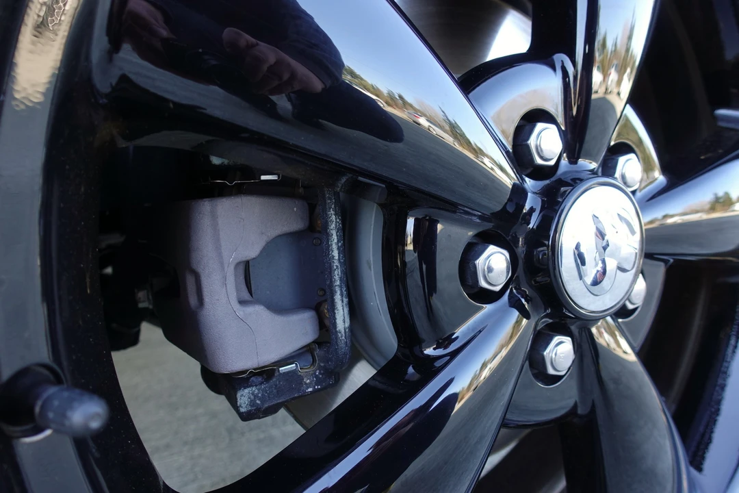 2010 Dodge Challenger 3rd Gen - Image 19 of 31