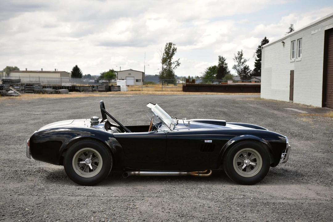 Shelby Cobra Replica - Image 15 of 31