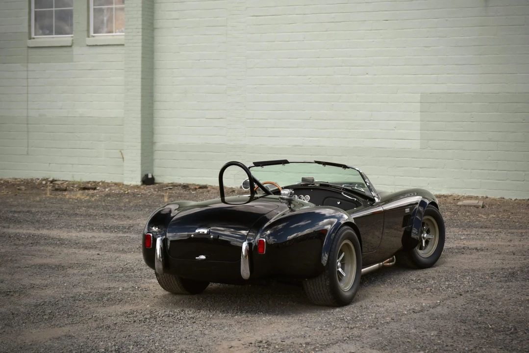 Shelby Cobra Replica - Image 18 of 31
