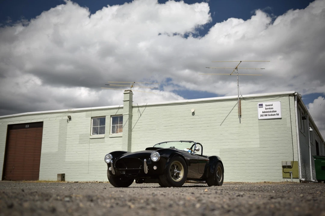 Shelby Cobra Replica - Image 6 of 31