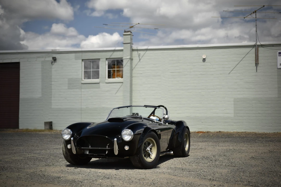Shelby Cobra Replica - Image 8 of 31