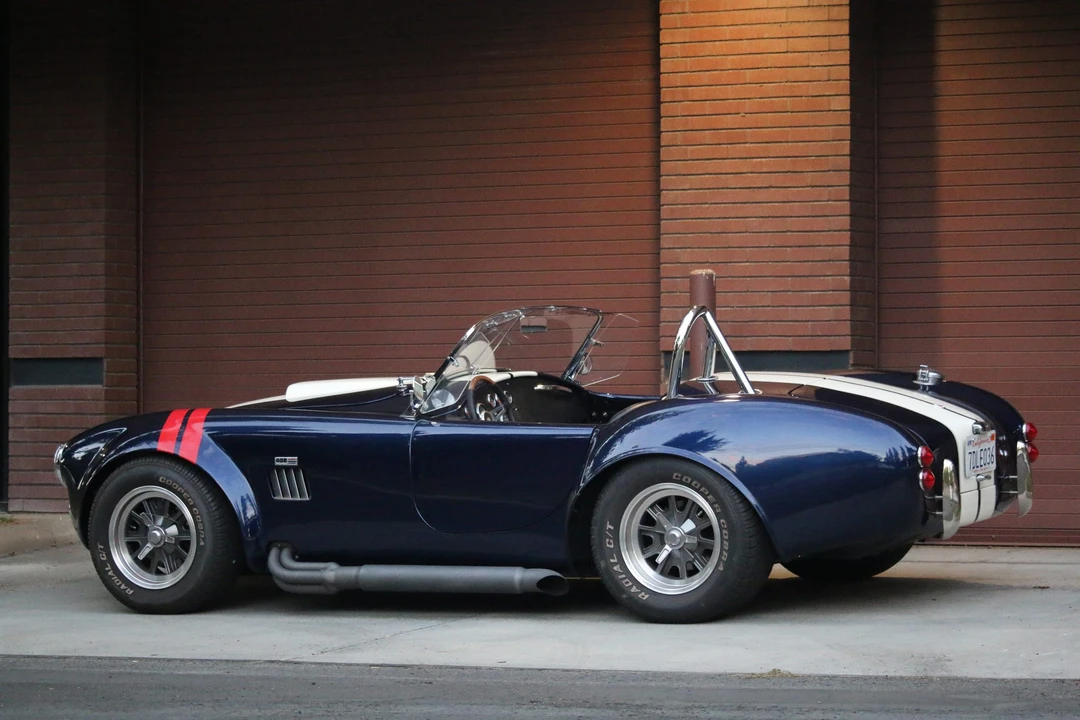 Shelby Cobra Replica - Image 8 of 31